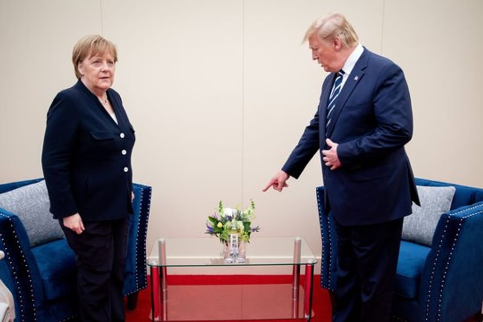 Bundeskanzlerin Merkel und US-Präsident Trump kommen in Portsmouth zu einem kurzen Gespräch zusammen.