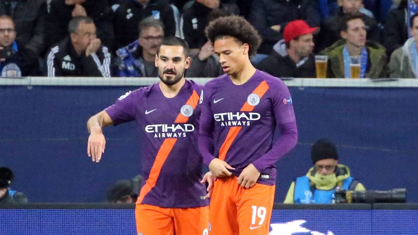 Ilkay Gündogan (l.) mit Leroy Sané: Der Mittelfeldspieler glaubt nicht einen Wechsel seines Teamkollegen bei Manchester City.. Ilkay Gündogan (l.) mit Leroy Sané: Der Mittelfeldspieler glaubt nicht einen Wechsel seines Teamkollegen bei Manchester City..