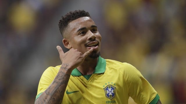 Brasiliens Gabriel Jesus jubelt über seinen Treffer zum 2:0 im Testspiel gegen Katar.