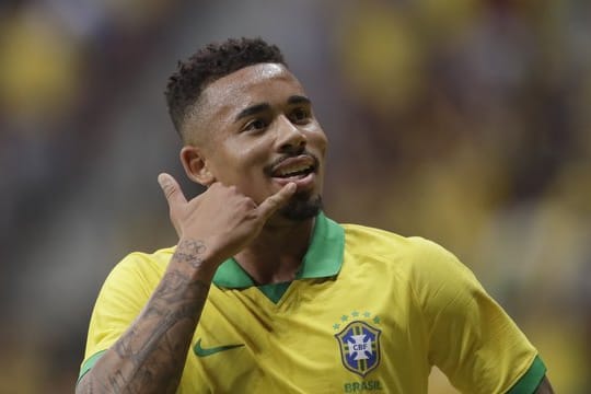 Brasiliens Gabriel Jesus jubelt über seinen Treffer zum 2:0 im Testspiel gegen Katar.