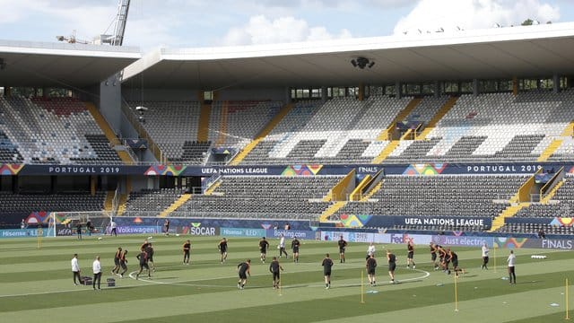 Die niederländischen Spieler trainieren im D. Die niederländischen Spieler trainieren im D.
