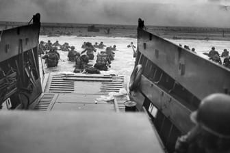 Die Landung von US-Truppen am Omaha Beach: Die Alliierten begannen am 6. Juni 1944 die Invasion der von den Deutschen besetzen Normandie.
