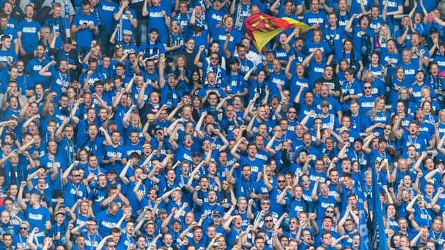 Die Fans des SC Paderborn wehren sich gegen die Zusammenarbeit mit RB Leipzig. Die Fans des SC Paderborn wehren sich gegen die Zusammenarbeit mit RB Leipzig.