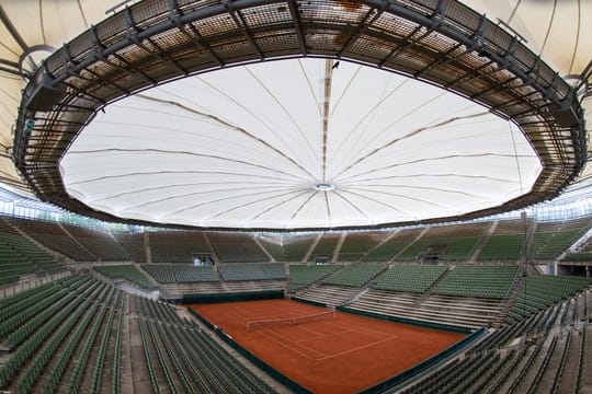 Die neue Dachmembran im Rothenbaum-Stadion ist fertig.