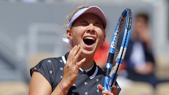 US-Teenagerin Amanda Anisimova hat bei den Franch Open Titelverteidigerin Simona Halep besiegt.