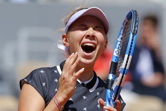 US-Teenagerin Amanda Anisimova hat bei den Franch Open Titelverteidigerin Simona Halep besiegt.