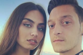 Amine Gülse und Mesut Özil: Am Freitag heiratet der Ex-Nationalspieler das türkische Model in Istanbul. 300 Gäste soll das Paar eingeladen haben.