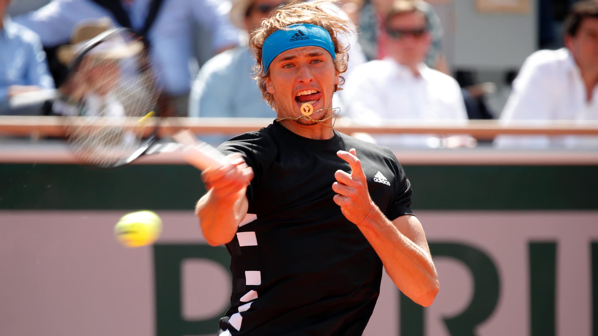 Alexander Zverev bei einem Vorhandschlag.