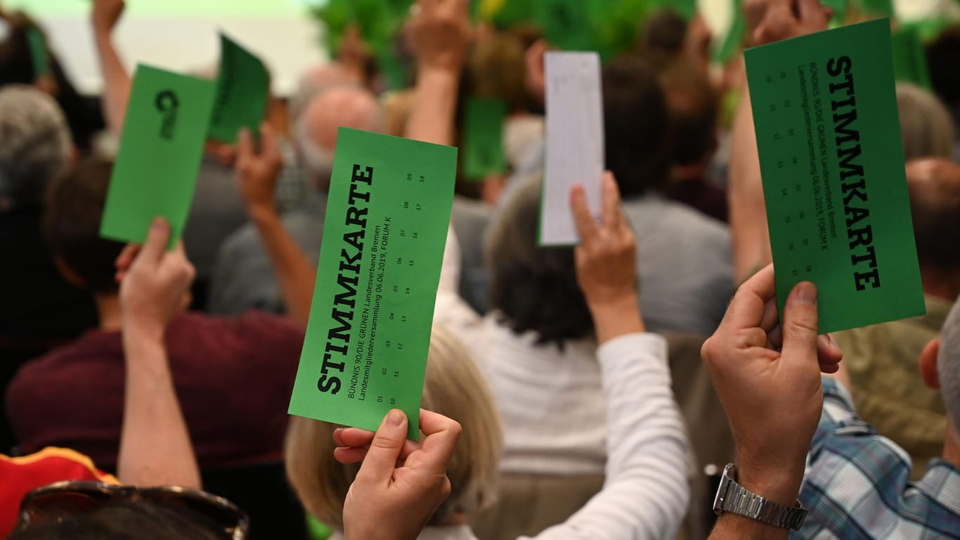 Abstimmung auf dem Landesparteitag der Grünen in Bremen: Ja zu Rot-Grün-Rot.