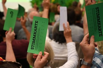 Abstimmung auf dem Landesparteitag der Grünen in Bremen: Ja zu Rot-Grün-Rot.