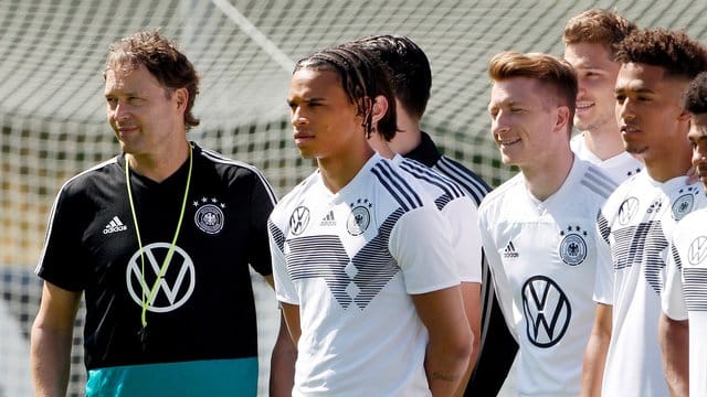 Co-Trainer Marcus Sorg beim Abschlusstraining mit dem DFB-Team. Co-Trainer Marcus Sorg beim Abschlusstraining mit dem DFB-Team.