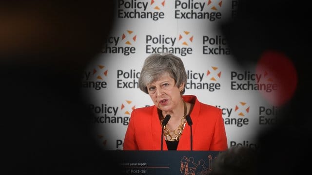 Theresa May geht als gescheiterte Premierministerin in die Geschichte Großbritanniens ein - gescheitert an ihrem eigenen Ziel, das Land geordnet aus der EU zu führen. Theresa May geht als gescheiterte Premierministerin in die Geschichte Großbritanniens ein - gescheitert an ihrem eigenen Ziel, das Land geordnet aus der EU zu führen.