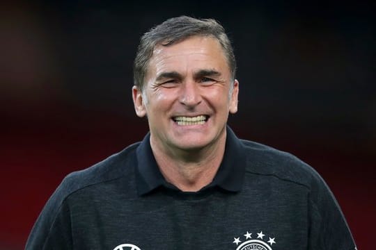 Strich noch Spieler aus seinem EM-Kader: U21-Bundestrainer Stefan Kuntz.