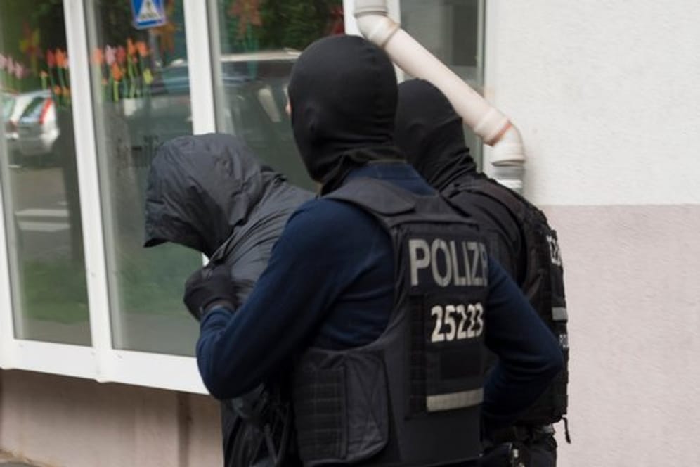 Die Polizei spricht von Dutzenden kriminellen Großfamilien besonders in west- und norddeutschen Großstädten sowie Berlin.