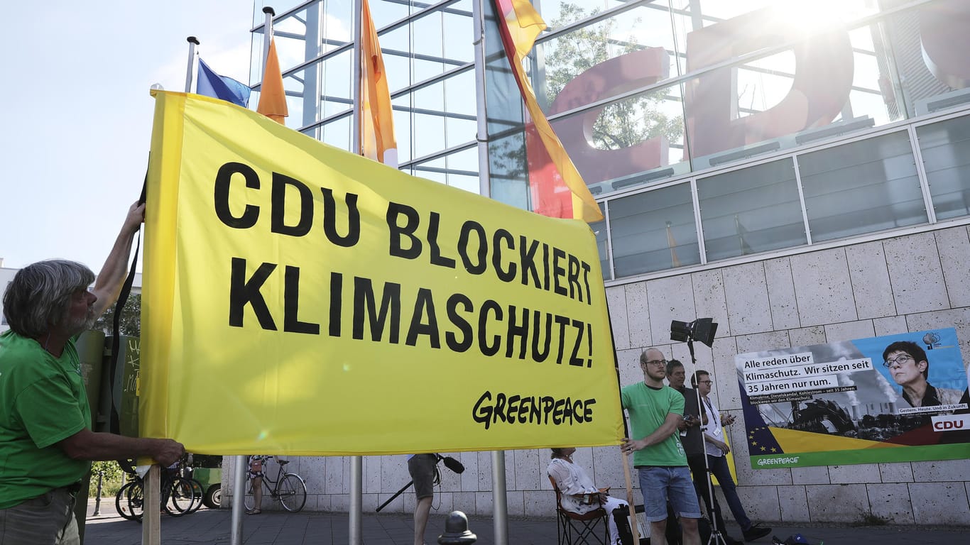 Grenpeace-Protest gegen die CDU-Klimapolitik