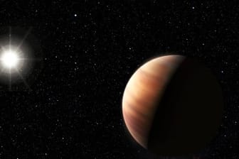 Exoplaneten sind Planeten außerhalb unseres Sonnensystems - sie kreisen also nicht um unsere Sonne, sondern um einen anderen Stern (l).