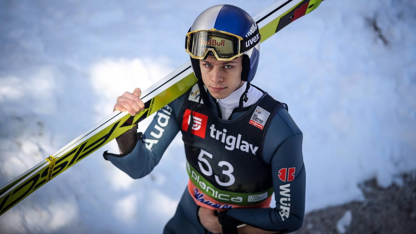 Andreas Wellinger beim Skifliegen in Planica: Der Olympiasieger muss monatelang pausieren.