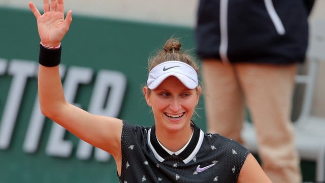 Marketa Vondrousova freut sich über ihren Sieg im Halbfinale.