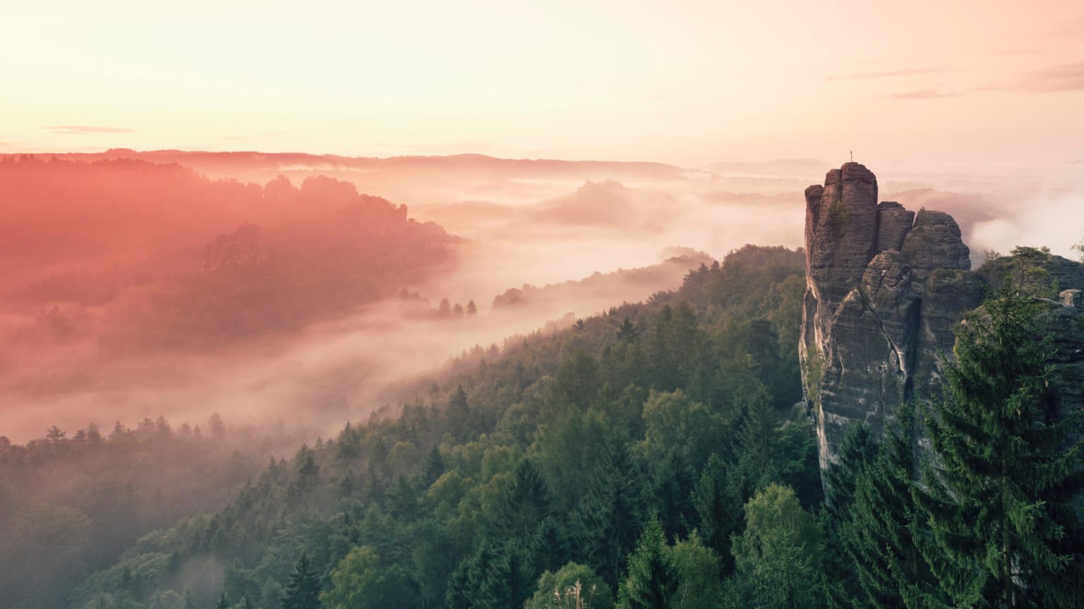 Elbsandsteingebirge: Die Felsformationen sind besonders bei Sonnenauf- und untergang spektakulär.