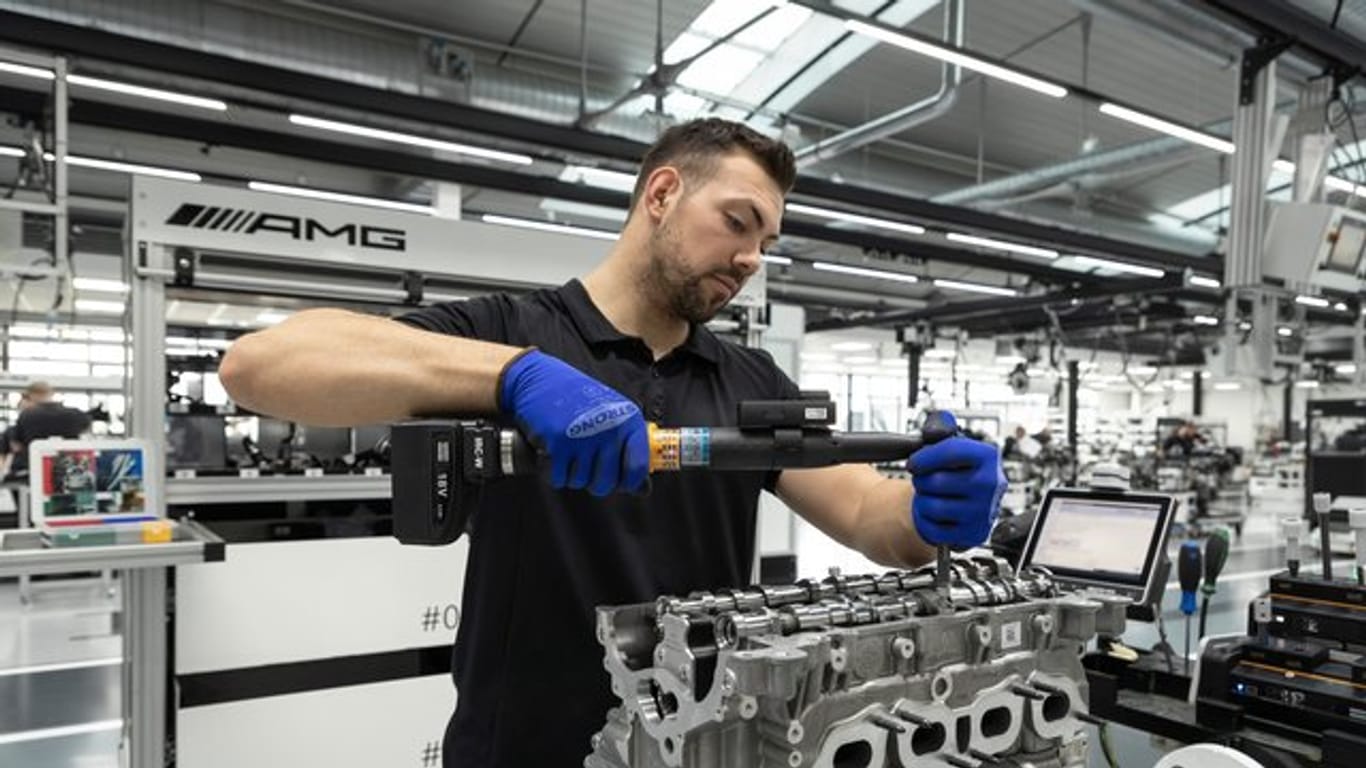 Neues Kraftwerk für kompakte Mercedes-AMG: Der M 139 mit zwei Litern Hubraum ist laut Hersteller der aktuell stärkste in Serie gebaute Vierzylinder-Turbo.