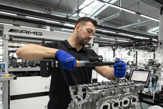 Neues Kraftwerk für kompakte Mercedes-AMG: Der M 139 mit zwei Litern Hubraum ist laut Hersteller der aktuell stärkste in Serie gebaute Vierzylinder-Turbo.