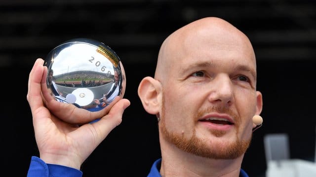 "Wir fliegen nicht zum Mond, weil der so schön lebenswert ist": Alexander Gerst. "Wir fliegen nicht zum Mond, weil der so schön lebenswert ist": Alexander Gerst.