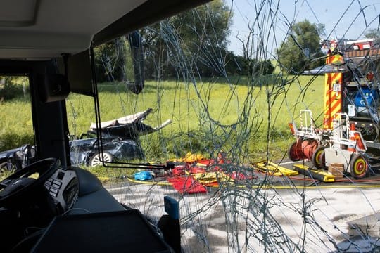 Ein verunglückter Reisebus