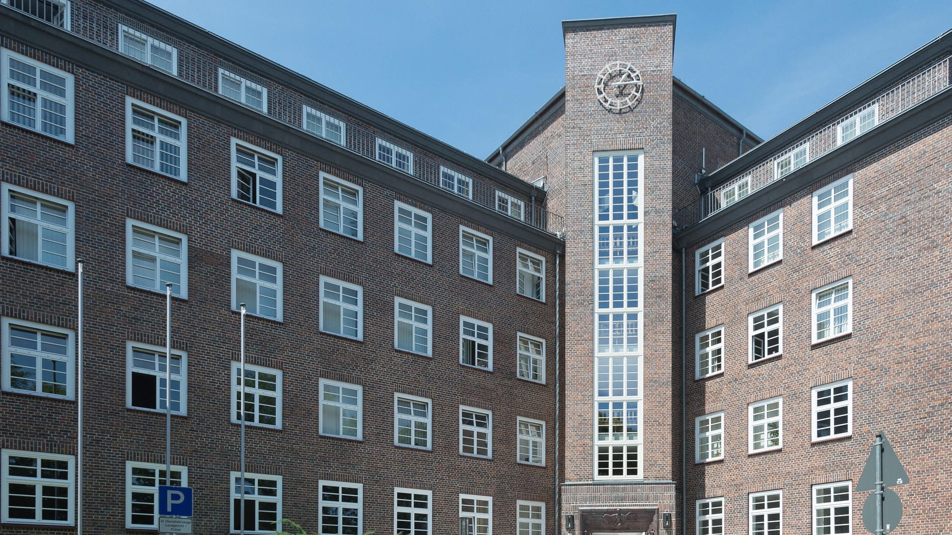 Das Landgericht Chemnitz. Angeklagt waren drei Männer. Sie haben in der Nacht in Aue einen 27-Jährigen brutal getötet haben. Das Landgericht Chemnitz. Angeklagt waren drei Männer. Sie haben in der Nacht in Aue einen 27-Jährigen brutal getötet haben.