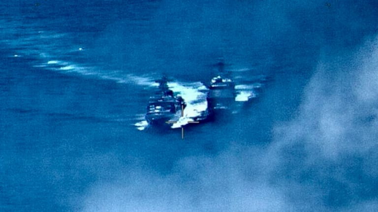 Bild aus einer Videoaufnahme der US-Navy, das den Vorfall in der Philippinensee zeigen soll.