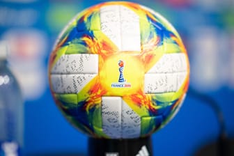 Handspiel, Karten, Mauerspiel: Die Spielerinnen bei der WM in Frankreich müssen sich auf neue Regeln einstellen.