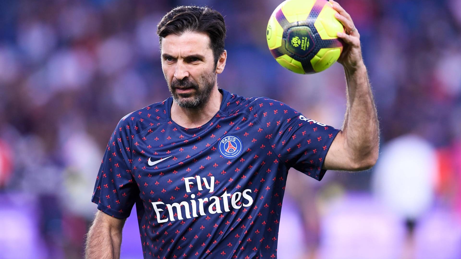 Auf der Suche nach einem neuen Klub: Torwart-Ikone Gianluigi Buffon. Auf der Suche nach einem neuen Klub: Torwart-Ikone Gianluigi Buffon.
