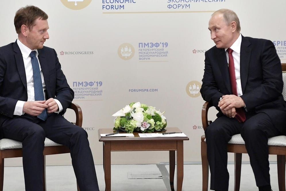 Russisch-sächsische Annäherung: Michael Kretschmer und Wladimir Putin in St. Petersburg.