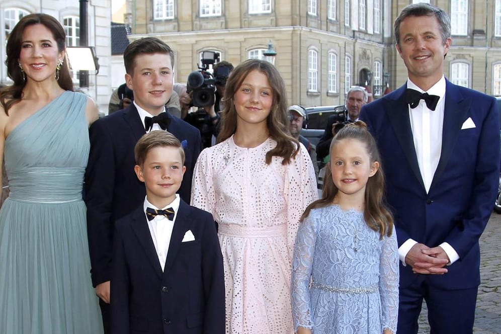 Prinzessin Mary und Prinz Frederik mit den Kindern Isabella, Josephine, Vicent und Christian.