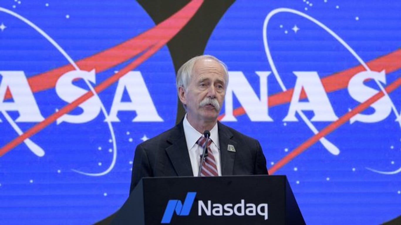 William Gerstenmaier, NASA-Direktor für bemannte Raumfahrt: Weltraumtouristen sollen ab 2020 wieder auf die Internationale Raumstation ISS fliegen können.