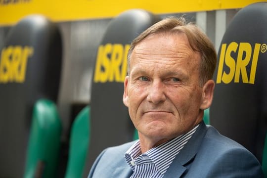 Beim Legendenspiel in Hongkong zum Zuschauen verdammt: BVB-Geschäftsführer Hans-Joachim Watzke.