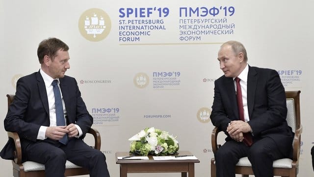 Sachsens Ministerpräsident Michael Kretschmer trifft Russlands Präsidenten Wladimir Putin im Rahmen des Internationalen Wirtschaftsforums in St.