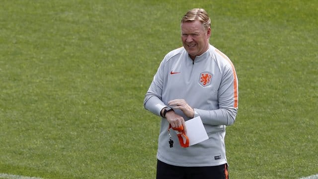 "Das Schöne am Fußball ist, dass du so jemanden nicht zu 100 Prozent stoppen kannst", sagte Koeman über Ronaldo. "Das Schöne am Fußball ist, dass du so jemanden nicht zu 100 Prozent stoppen kannst", sagte Koeman über Ronaldo.