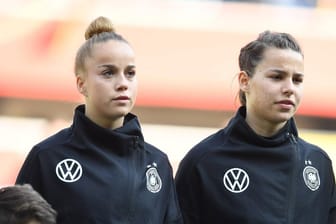 Giulia Gwinn (li.) und Lena Oberdorf: Mit 19 beziehungsweise 17 Jahren gehören die beiden Nationalspielerinnen zu den Jüngsten im Kader.