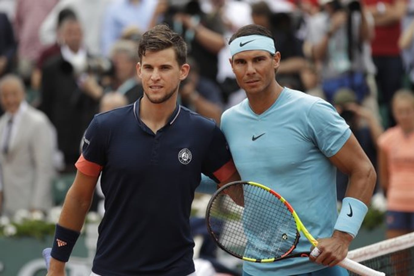 Dominic Thiem (l) und Rafael Nadal stehen sich erneut im French-Open-Endspiel gegenüber.