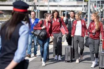 Mit Bus und Bahn geht es für die deutschen Fußballerinnen nach Valenciennes zum zweiten WM-Spiel gegen Spanien.