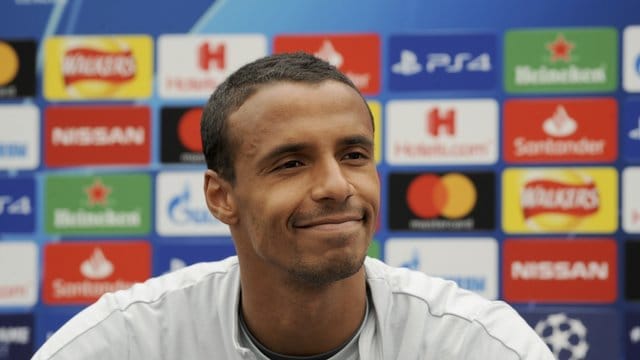 Joel Matip vom FC Liverpool betrachtet die derzeitigen Erfolge der englischen Clubs eher nüchtern. Joel Matip vom FC Liverpool betrachtet die derzeitigen Erfolge der englischen Clubs eher nüchtern.