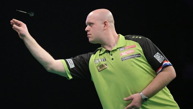 Michael van Gerwen verlor sein Einzel gegen Dawson Murschell, die Niederlande sind aber trotzdem weiter. Michael van Gerwen verlor sein Einzel gegen Dawson Murschell, die Niederlande sind aber trotzdem weiter.