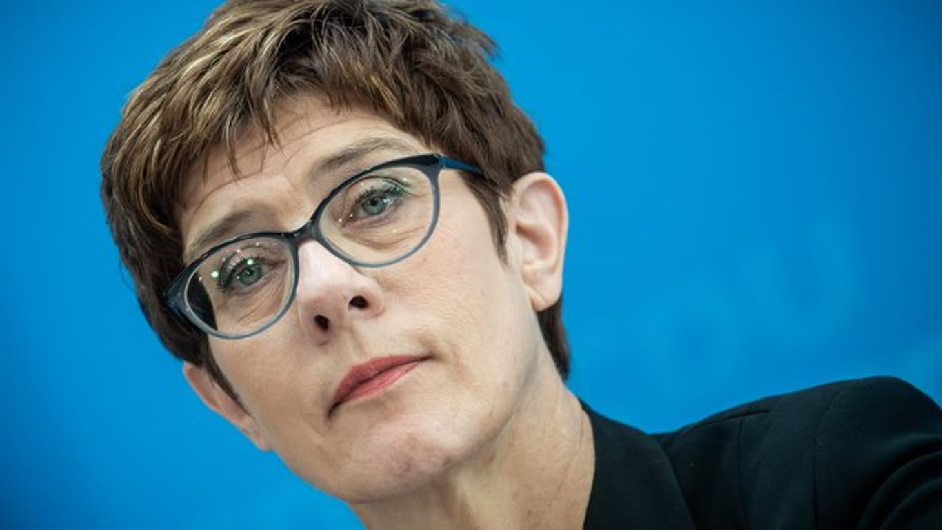Annegret Kramp-Karrenbauer, Bundesvorsitzende der CDU, spricht bei einer Pressekonferenz nach der zweitägigen Klausur des CDU Bundesvorstands.