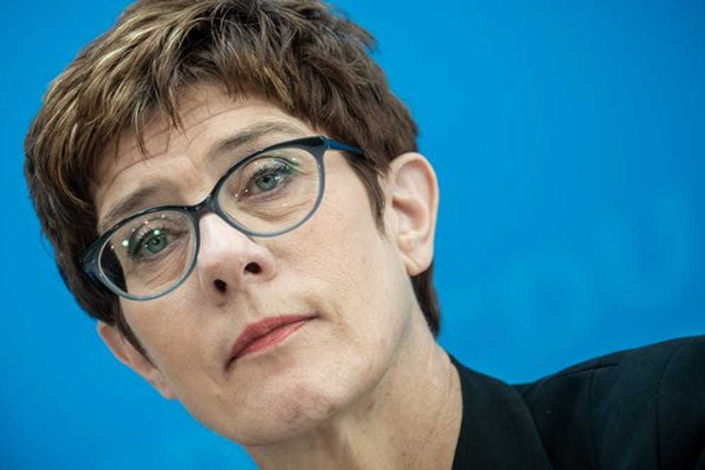 Annegret Kramp-Karrenbauer, Bundesvorsitzende der CDU, spricht bei einer Pressekonferenz nach der zweitägigen Klausur des CDU Bundesvorstands.