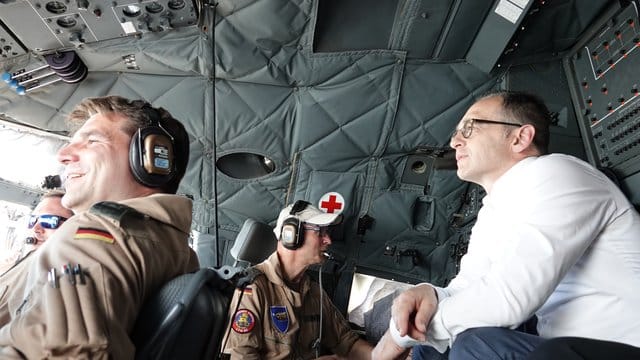 Außenminister Heiko Maas (SPD) im Cockpit einer Transall der Bundeswehr. Außenminister Heiko Maas (SPD) im Cockpit einer Transall der Bundeswehr.