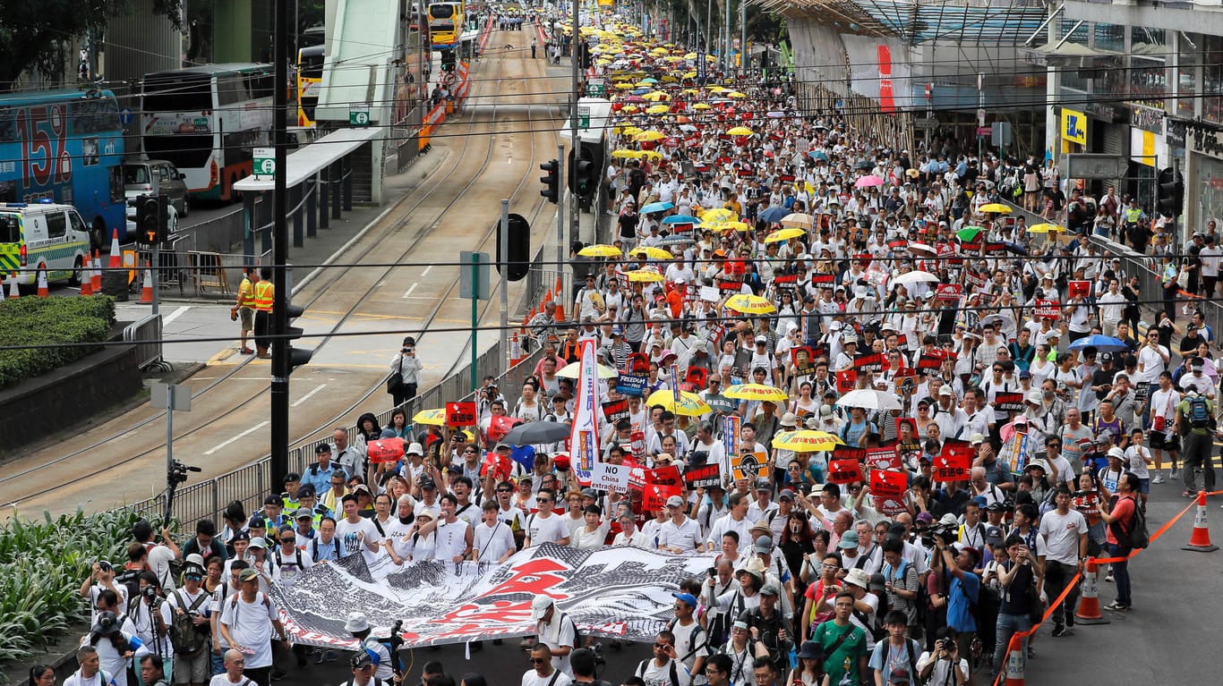 Protest gegen geplantes Hongkonger Auslieferungsgesetz: Mehrere Hunderttausend Menschen demonstrierten.