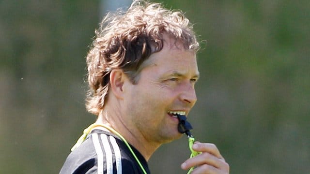 Co-Trainer Marcus Sorg hat nicht viel Zeit für die Vorbreitung auf das Spiel gegen Estland. Co-Trainer Marcus Sorg hat nicht viel Zeit für die Vorbreitung auf das Spiel gegen Estland.