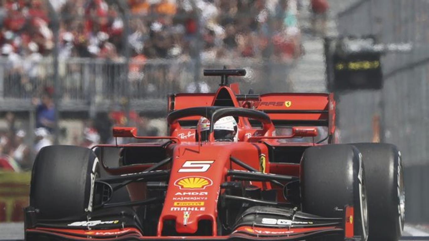 Erhielt nach einem Fahrfehler eine folgenschwere Zeitstrafe: Sebastian Vettel.