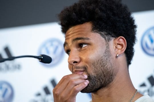 Serge Gnabry wünscht sich Leroy Sané als Mannschaftskollege beim FC Bayern.
