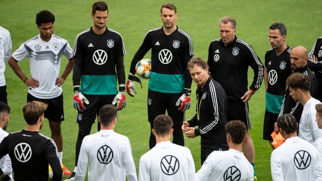 Sorg wird weitgehend die Sieger vom Weißrussland-Spiel auf den Platz schicken. Sorg wird weitgehend die Sieger vom Weißrussland-Spiel auf den Platz schicken.